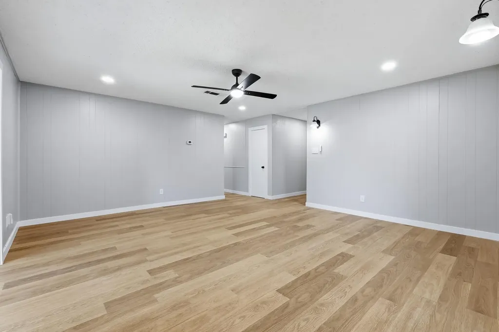 1909 Schumac Lane Bedford TX 76022