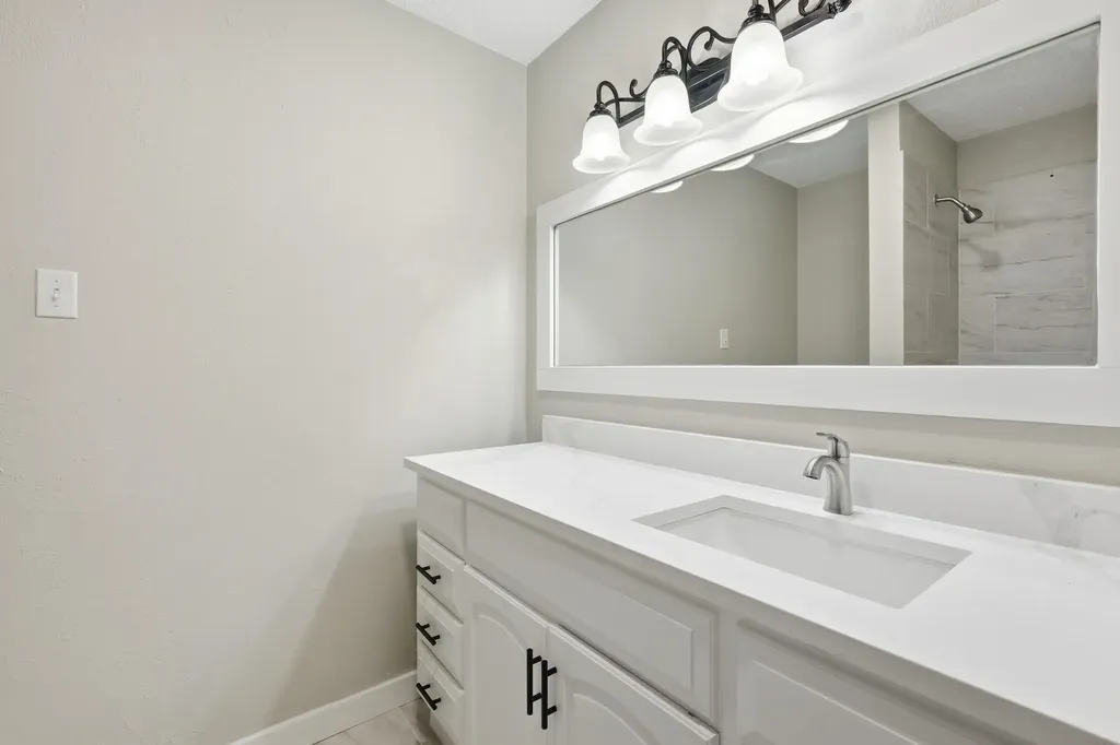 1909 Schumac Lane Bedford TX 76022