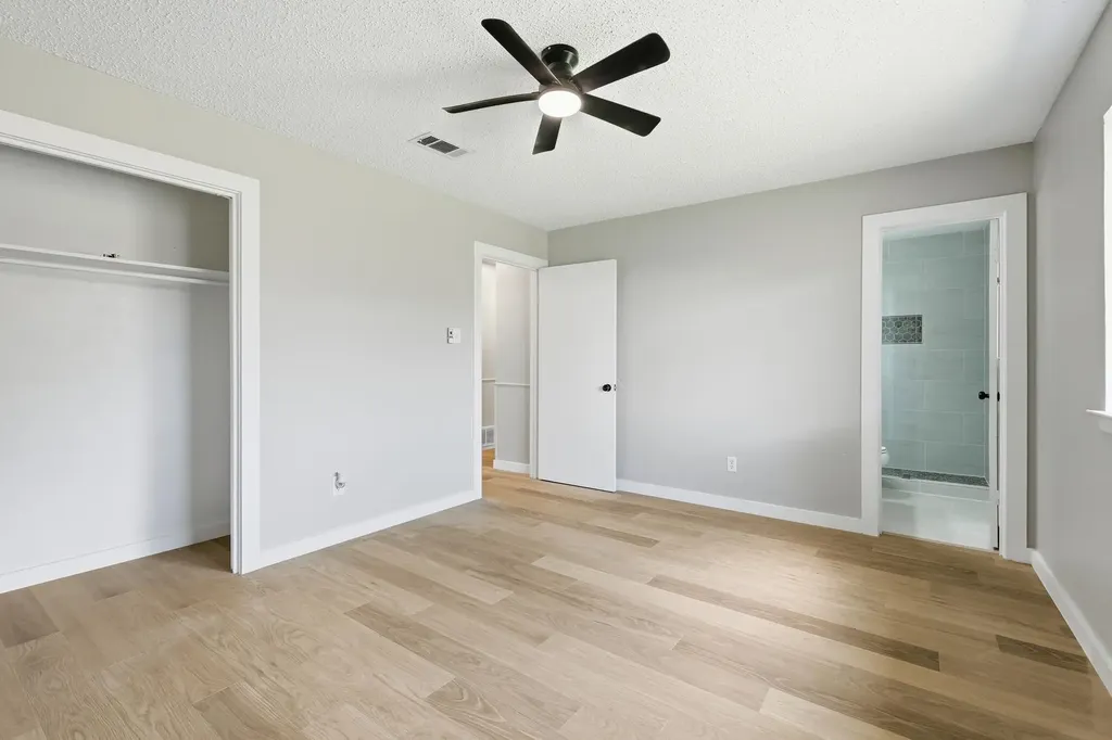1909 Schumac Lane Bedford TX 76022