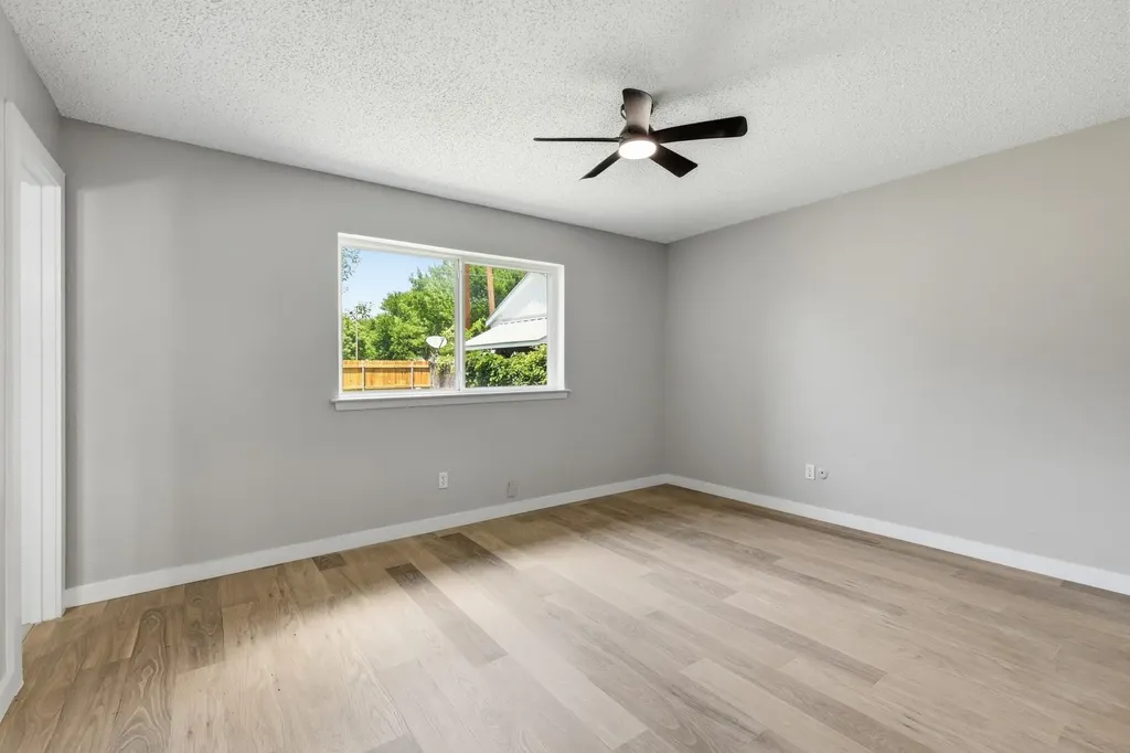1909 Schumac Lane Bedford TX 76022