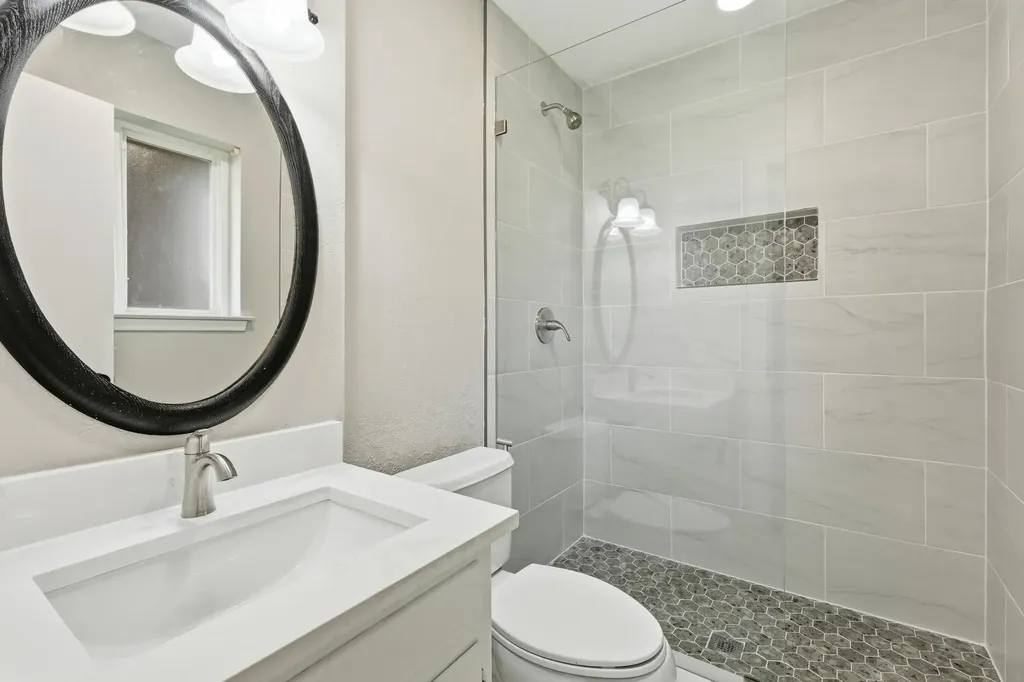 1909 Schumac Lane Bedford TX 76022