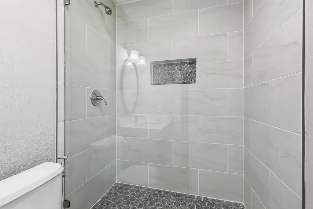 1909 Schumac Lane Bedford TX 76022