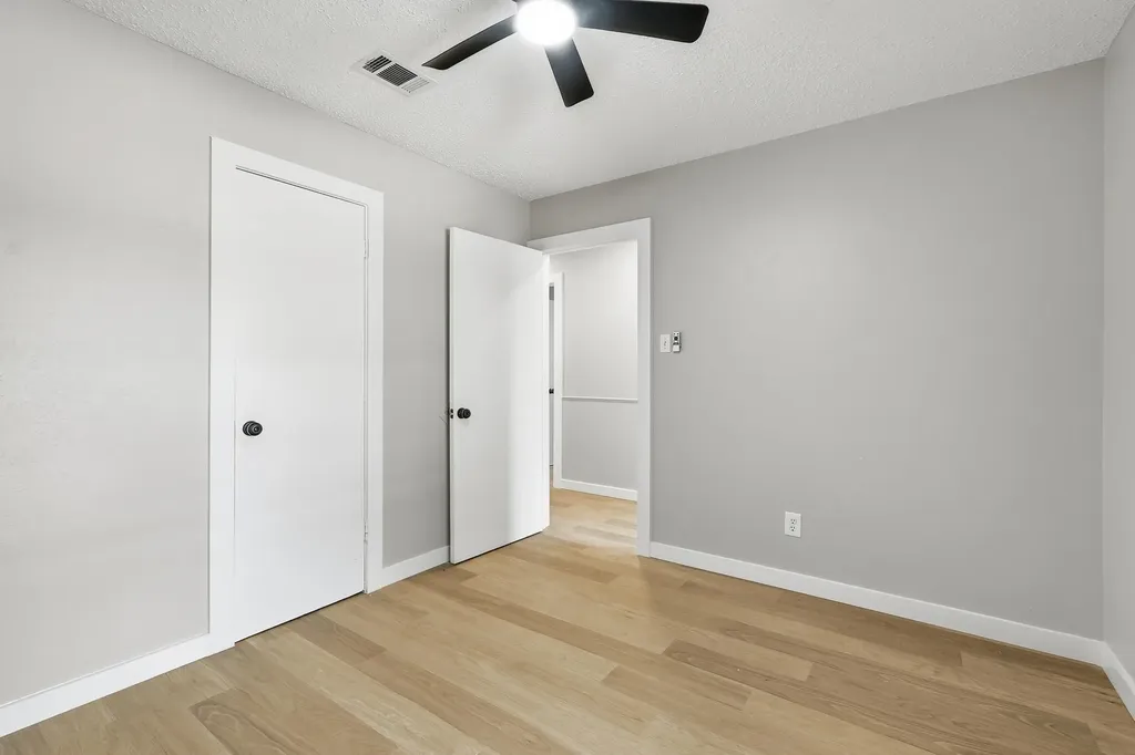 1909 Schumac Lane Bedford TX 76022