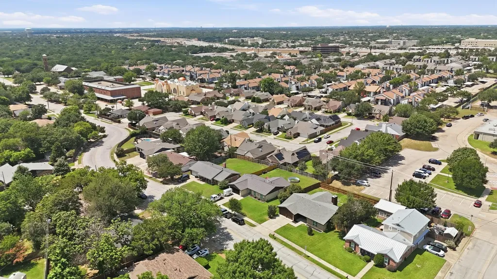 1909 Schumac Lane Bedford TX 76022