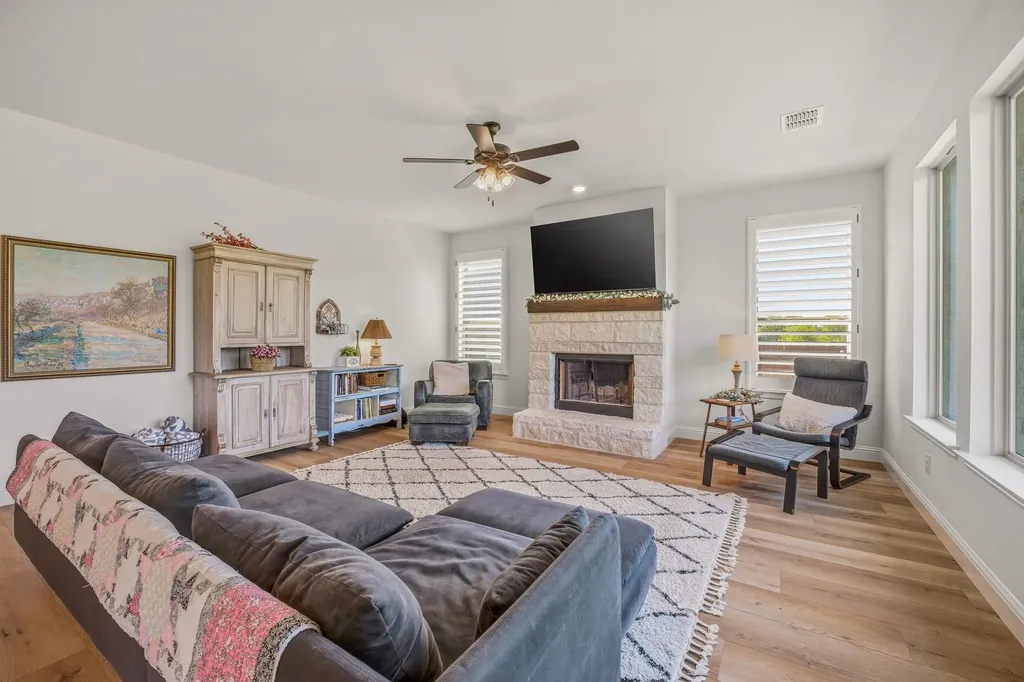 127 Mesa Drive Glen Rose TX 76043