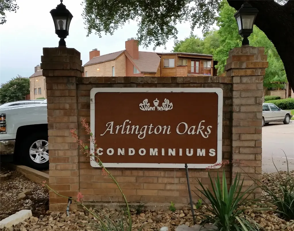 2300 Balsam Drive Arlington TX 76006