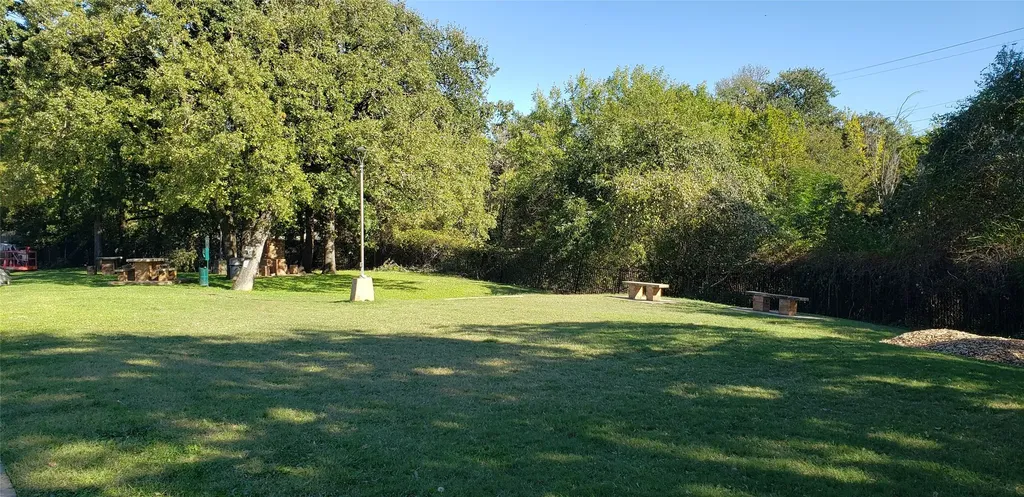 2300 Balsam Drive Arlington TX 76006