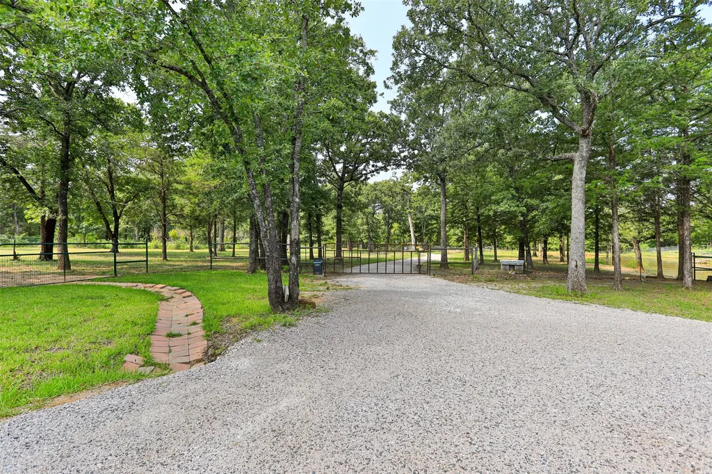3724 County Road 211 Gainesville TX 76240