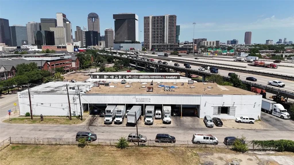 510 S Good Latimer Expressway Dallas TX 75226