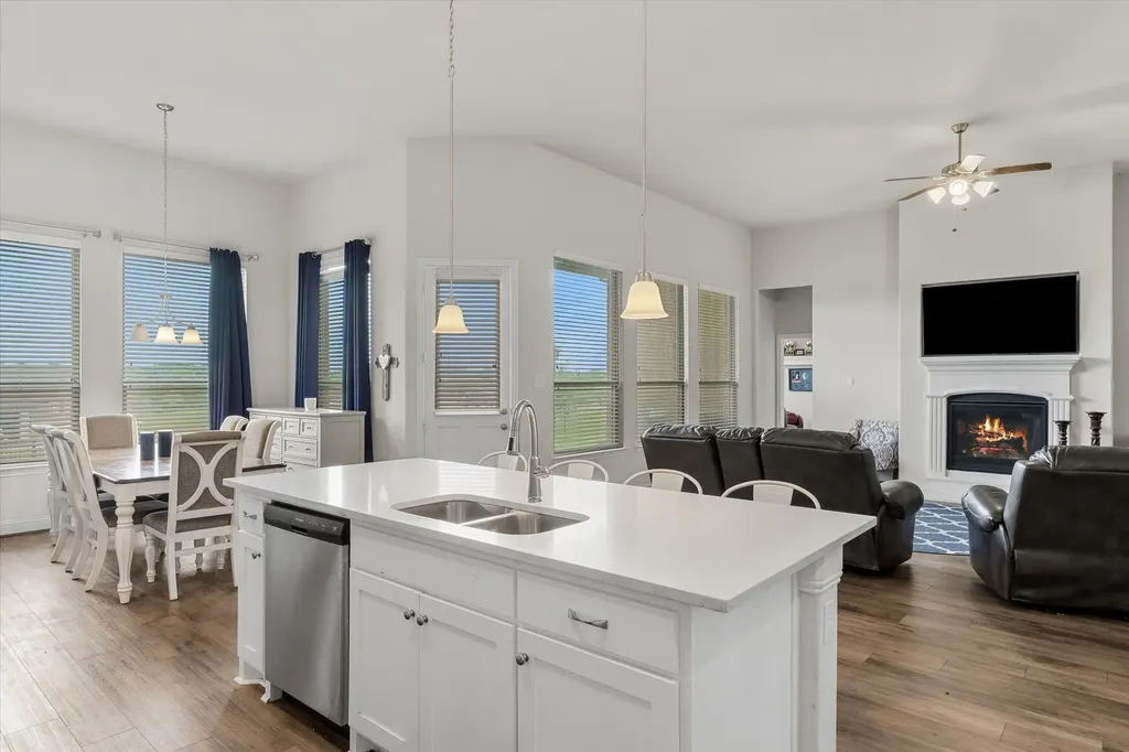 425 Private Road 7017 Edgewood TX 75117
