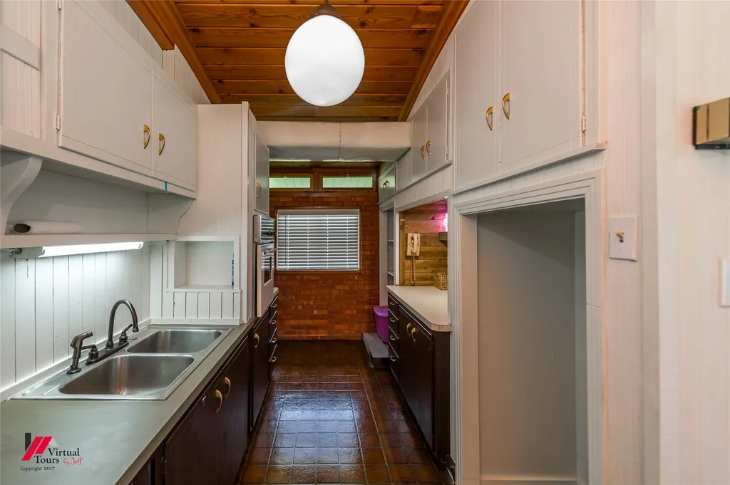 300 S Main Street Springhill LA 71075