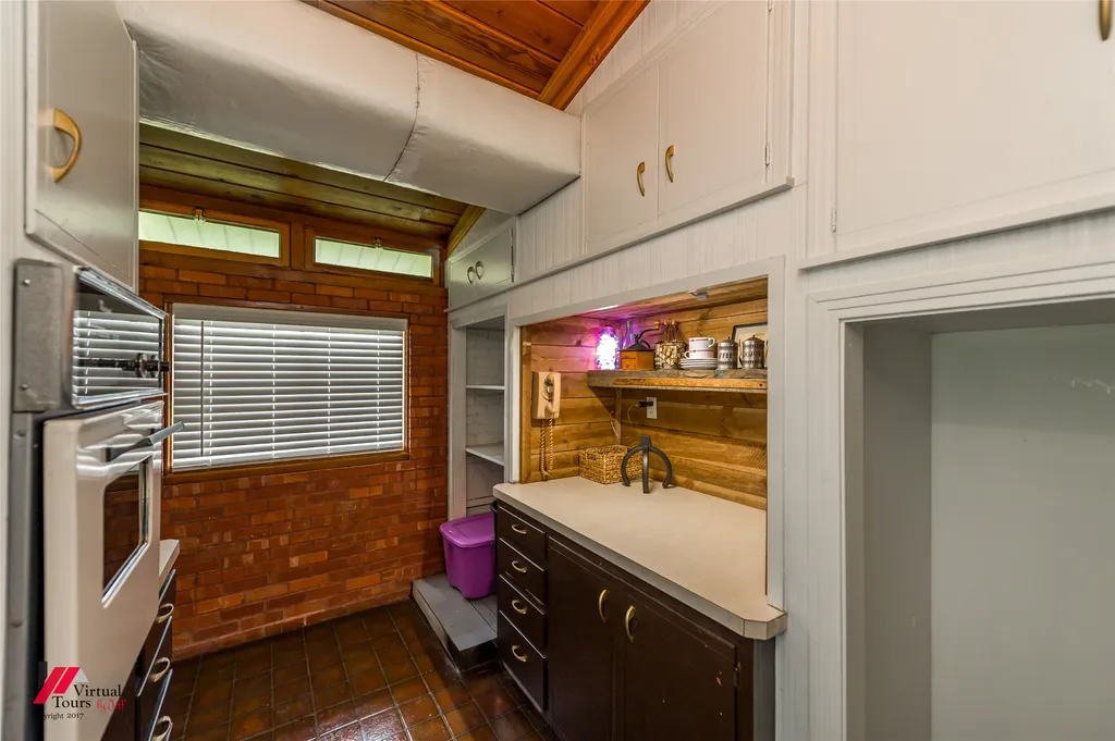 300 S Main Street Springhill LA 71075