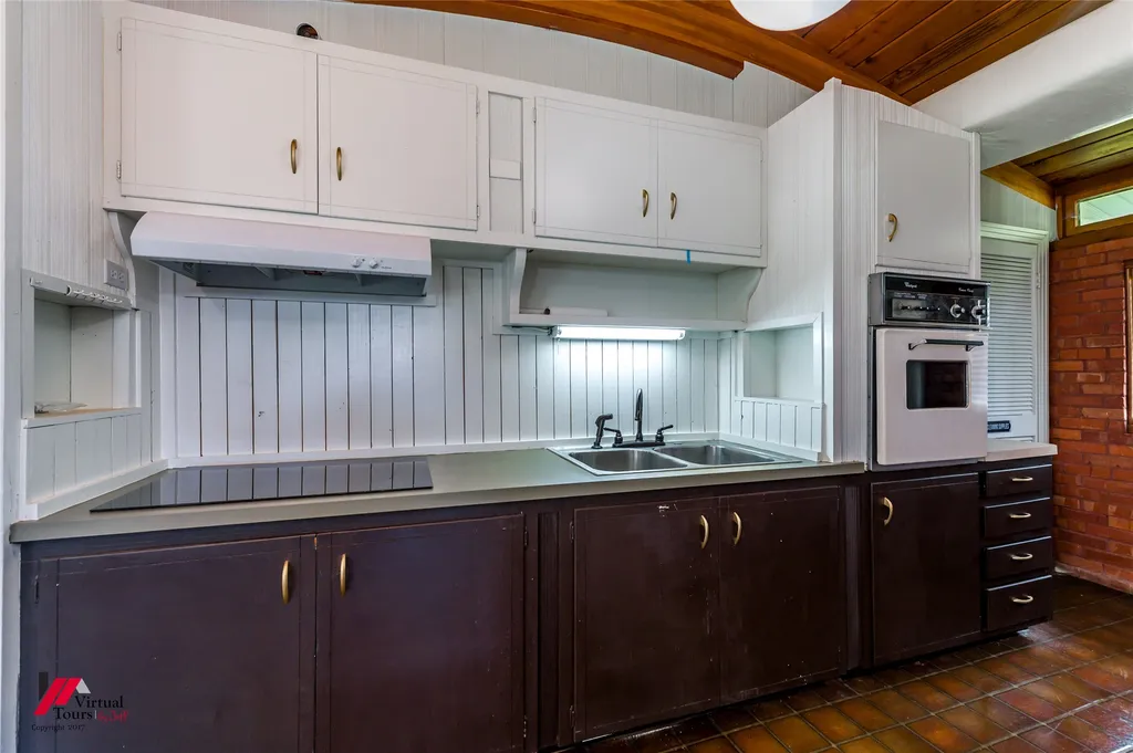 300 S Main Street Springhill LA 71075