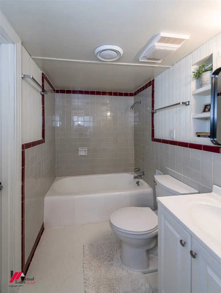 300 S Main Street Springhill LA 71075