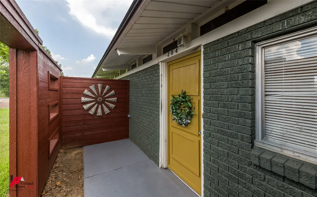 300 S Main Street Springhill LA 71075