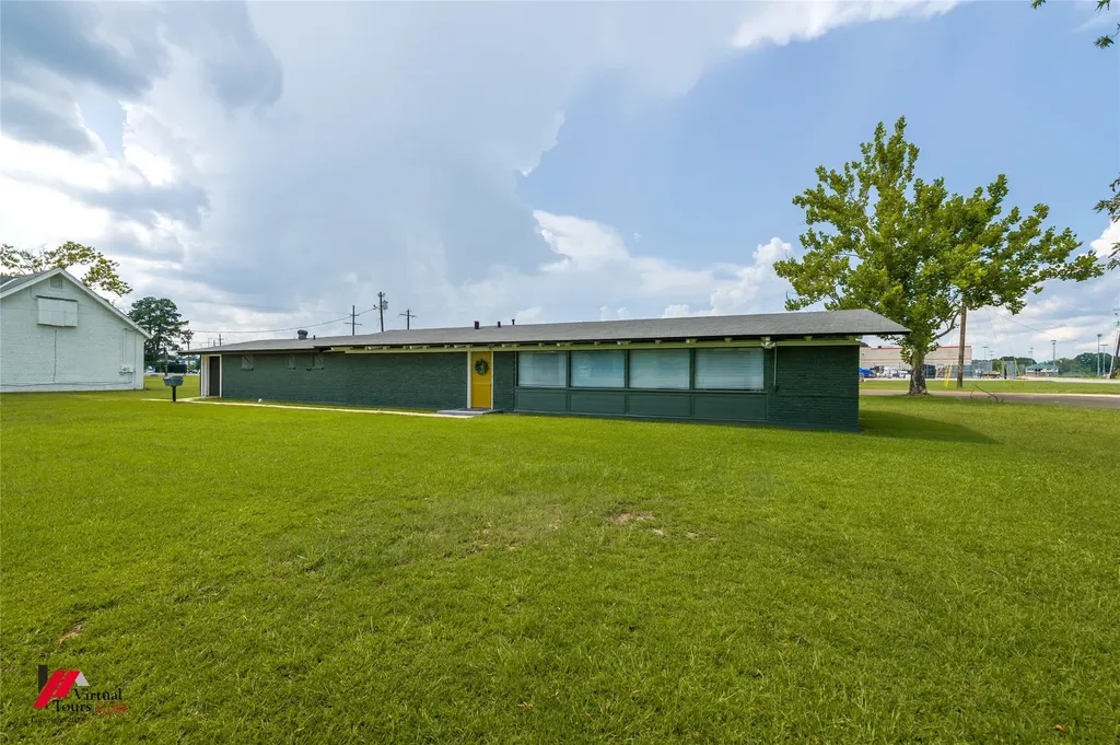 300 S Main Street Springhill LA 71075