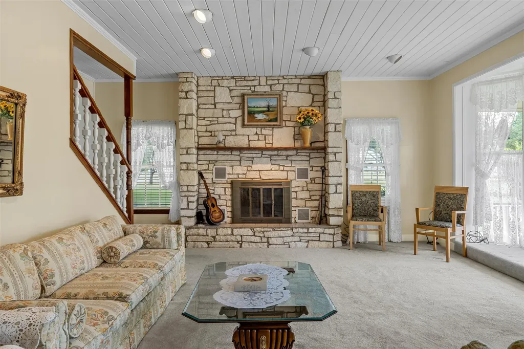 803 S Stallworth Rosebud TX 76570
