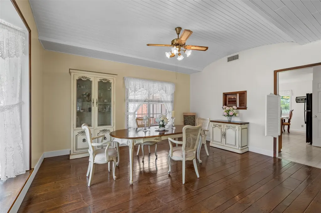 803 S Stallworth Rosebud TX 76570