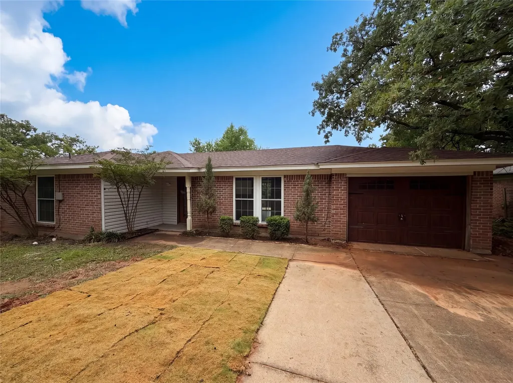 512 Lake Crest Parkway Azle TX 76020