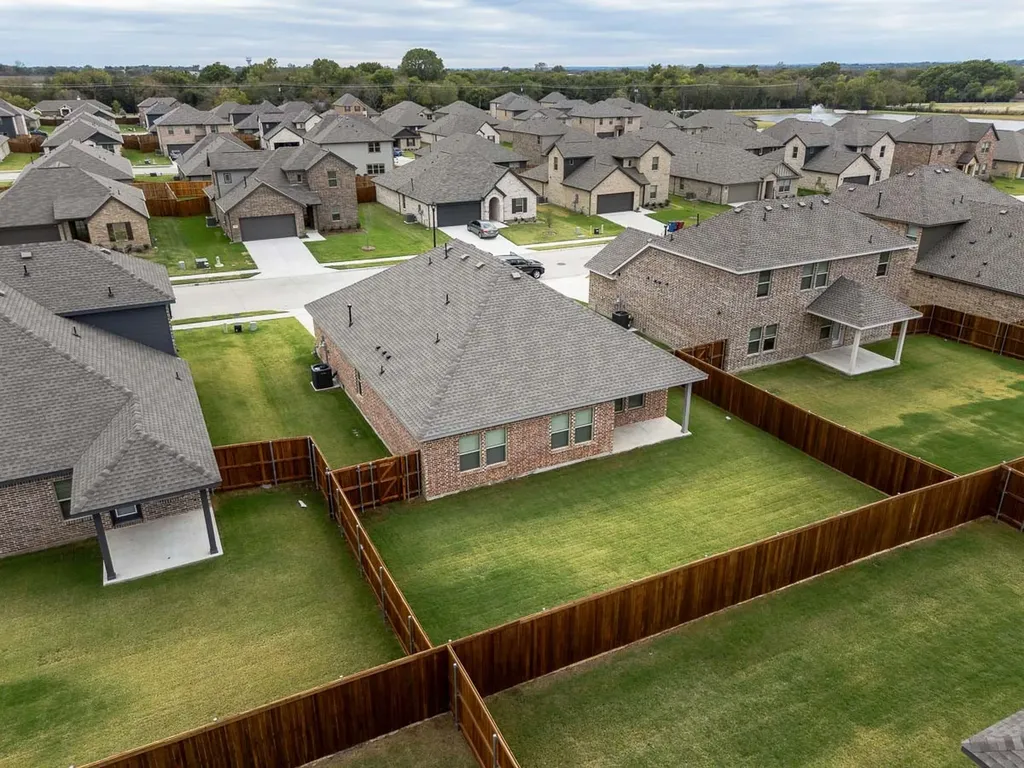 528 Brook View Drive Van Alstyne TX 75495