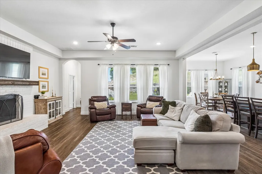 215 E Furlong Willow Park TX 76087