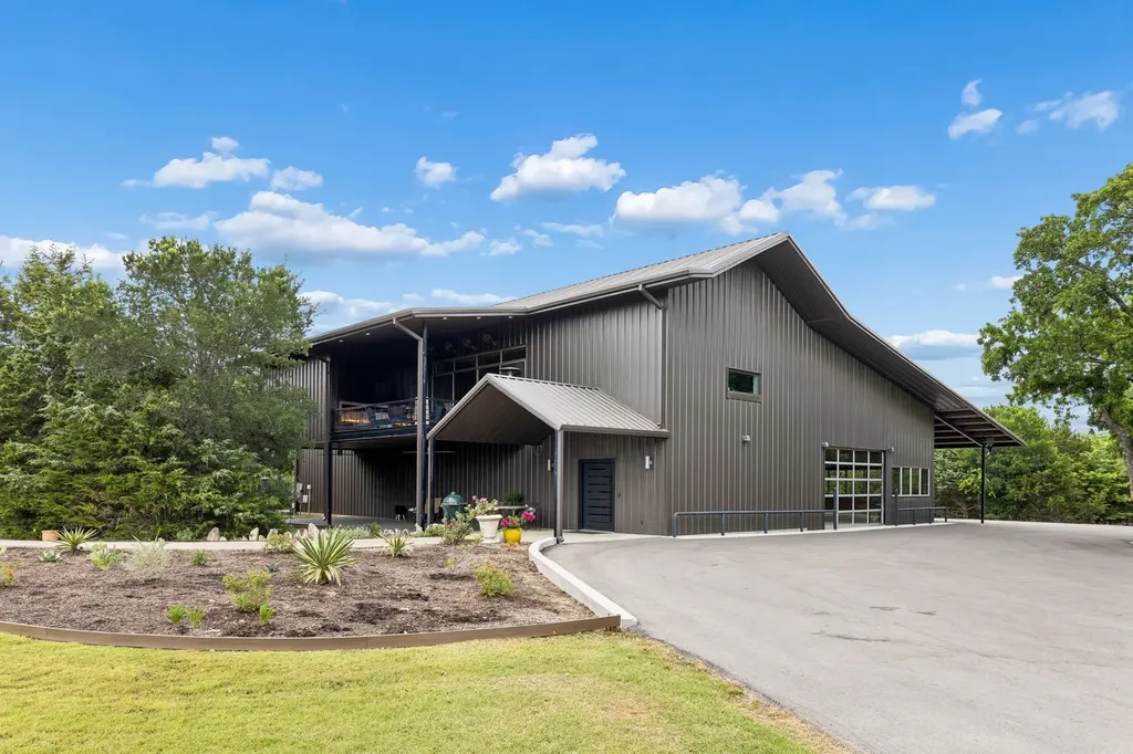 1306 Morrow Road Valley View TX 76272