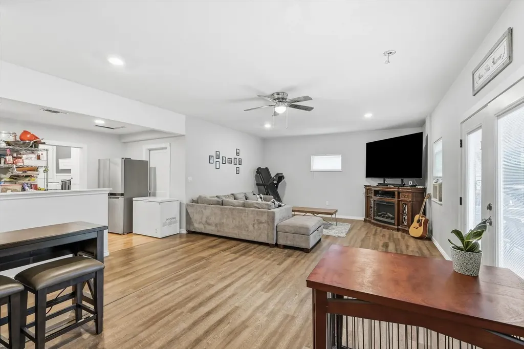 2518 Gladstone Drive Dallas TX 75211