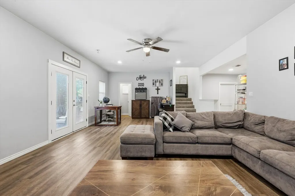 2518 Gladstone Drive Dallas TX 75211