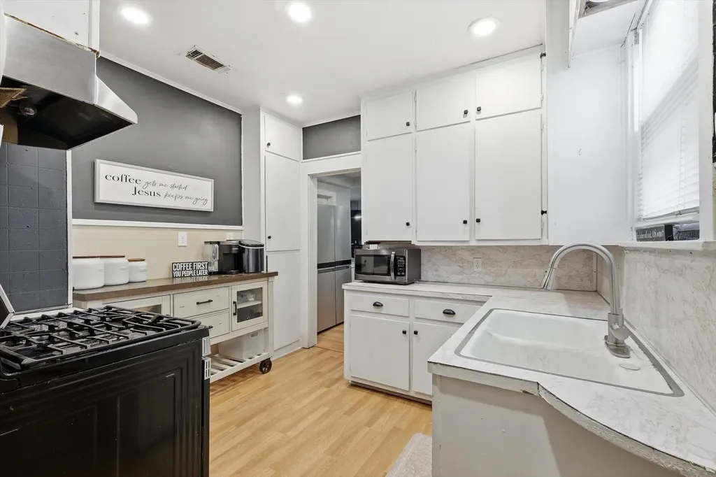 2518 Gladstone Drive Dallas TX 75211