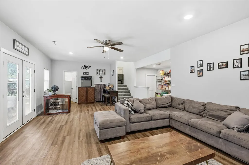 2518 Gladstone Drive Dallas TX 75211