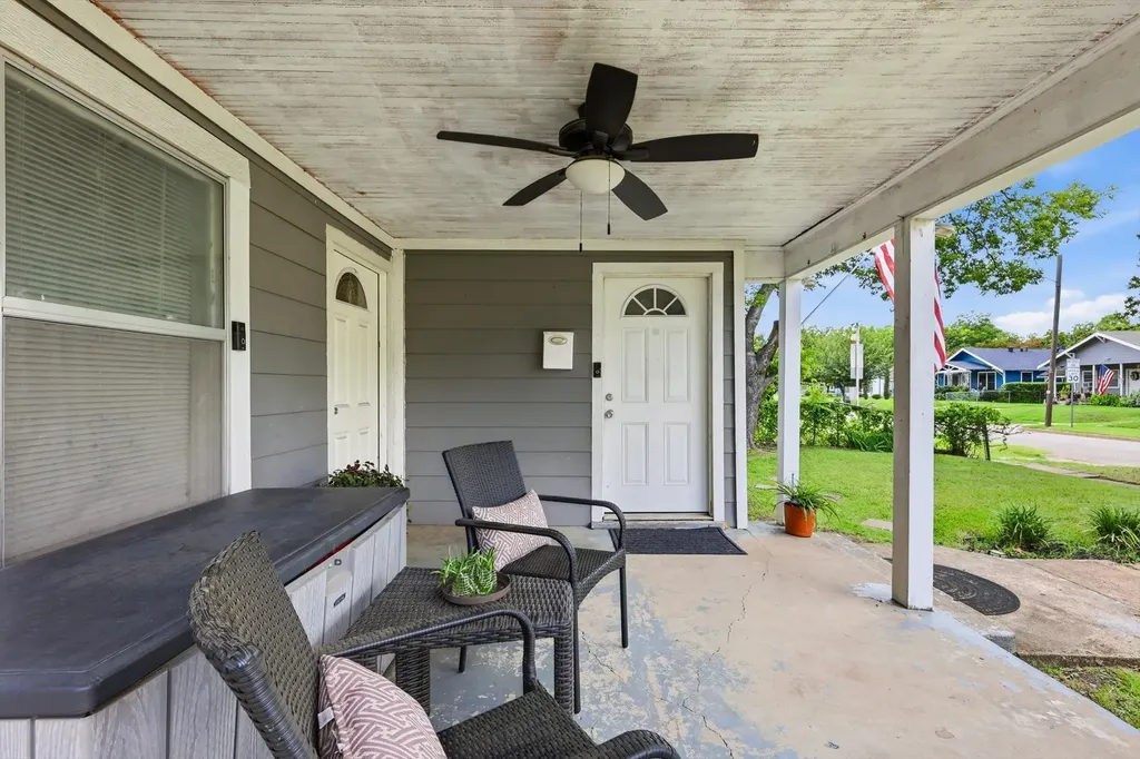 2518 Gladstone Drive Dallas TX 75211