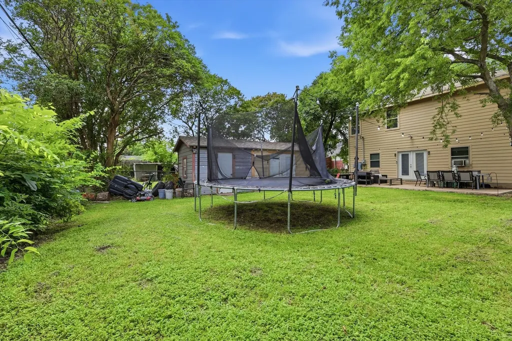 2518 Gladstone Drive Dallas TX 75211