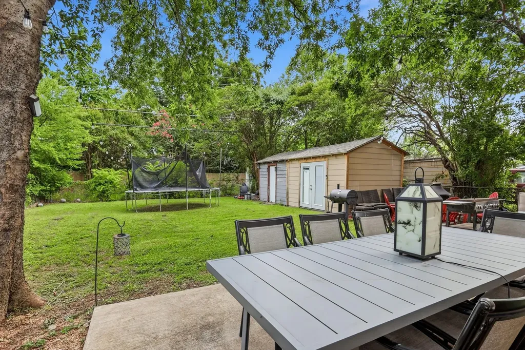2518 Gladstone Drive Dallas TX 75211