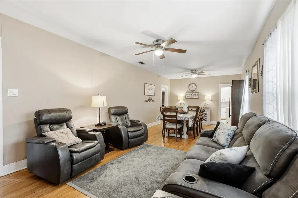 2518 Gladstone Drive Dallas TX 75211