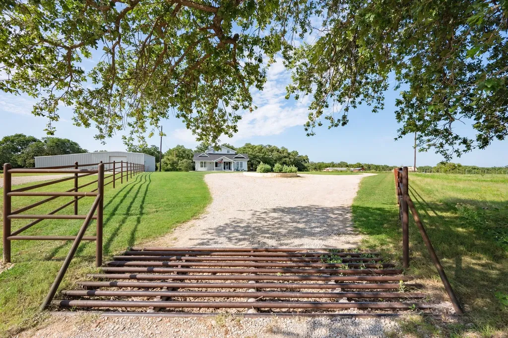 923 Natty Flat Road Lipan TX 76462