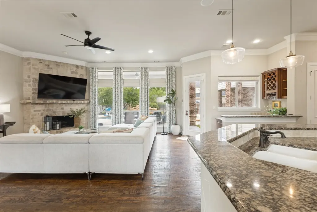 33 Lochleven Richardson TX 75082
