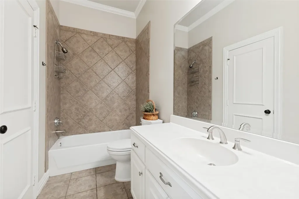 33 Lochleven Richardson TX 75082