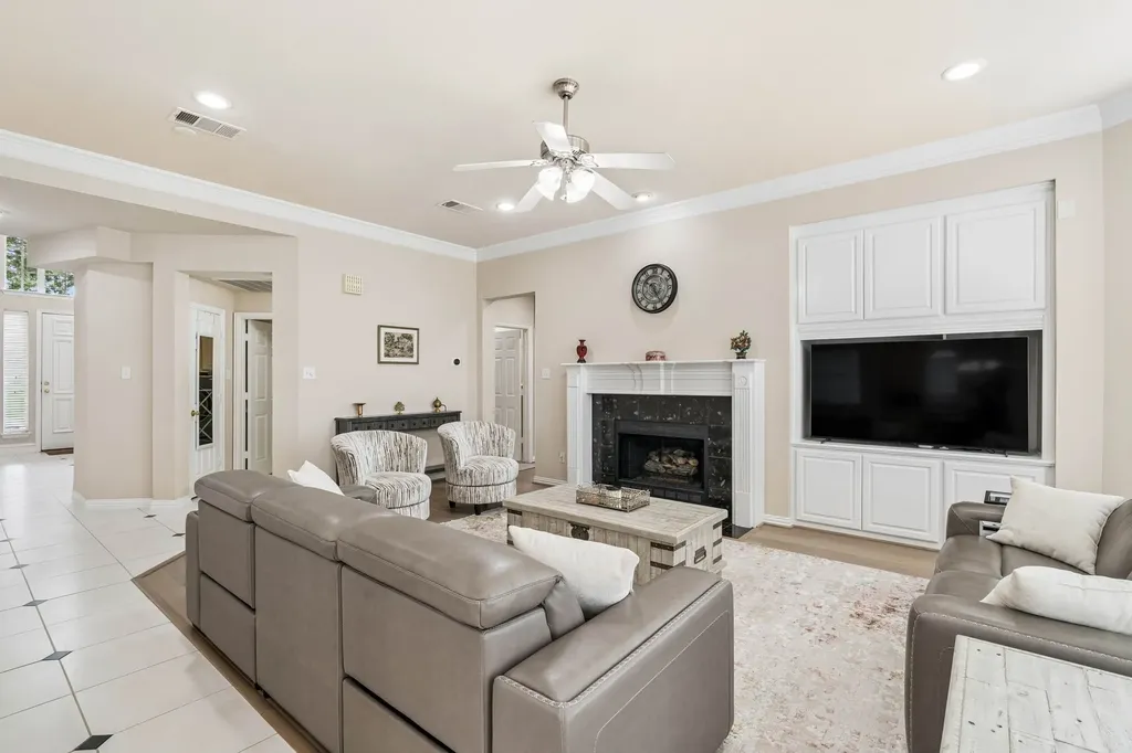 1649 Mcgee Lane Carrollton TX 75010