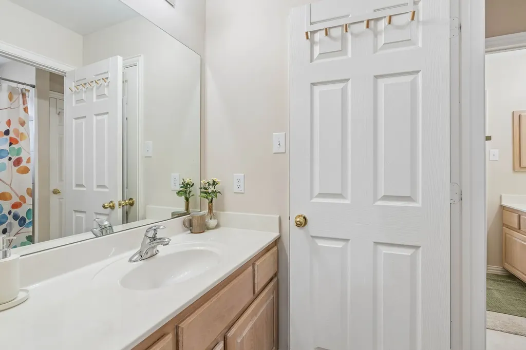 1649 Mcgee Lane Carrollton TX 75010