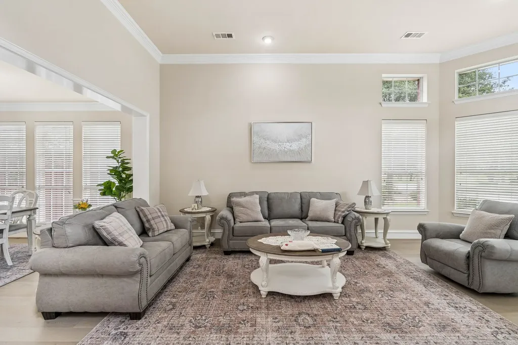 1649 Mcgee Lane Carrollton TX 75010