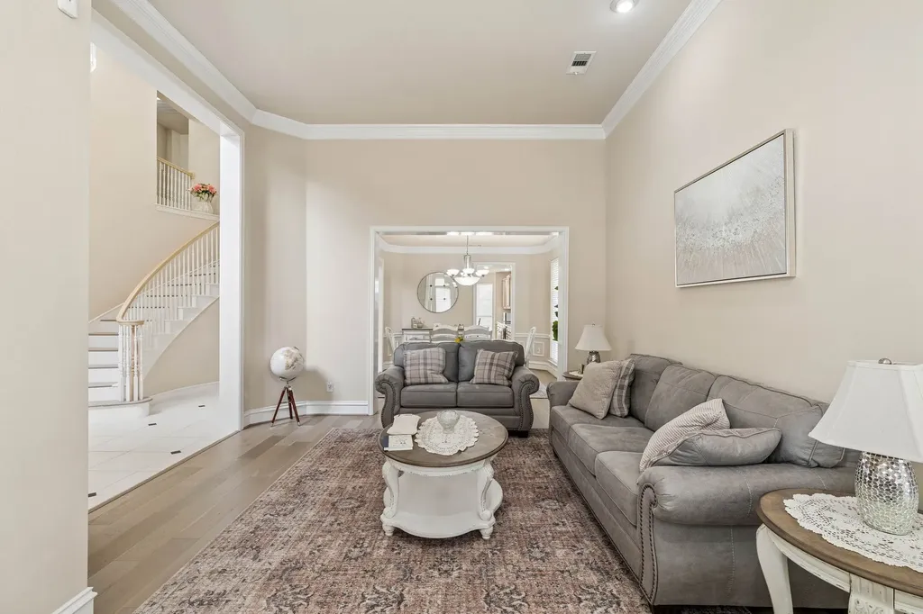 1649 Mcgee Lane Carrollton TX 75010