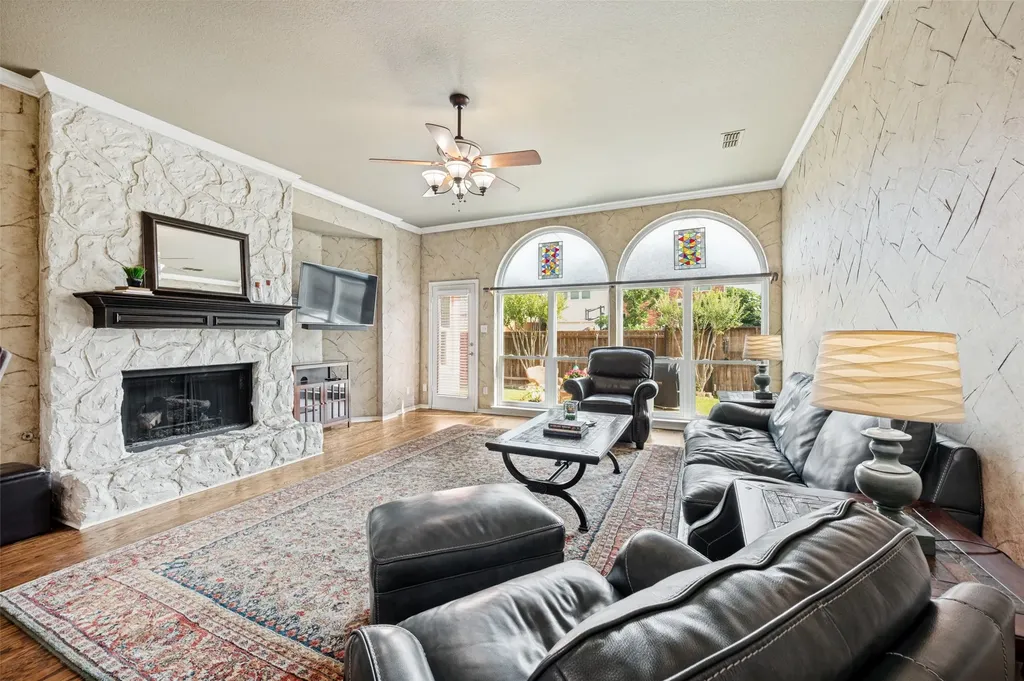 2119 Shumard Oak Lane Irving TX 75063