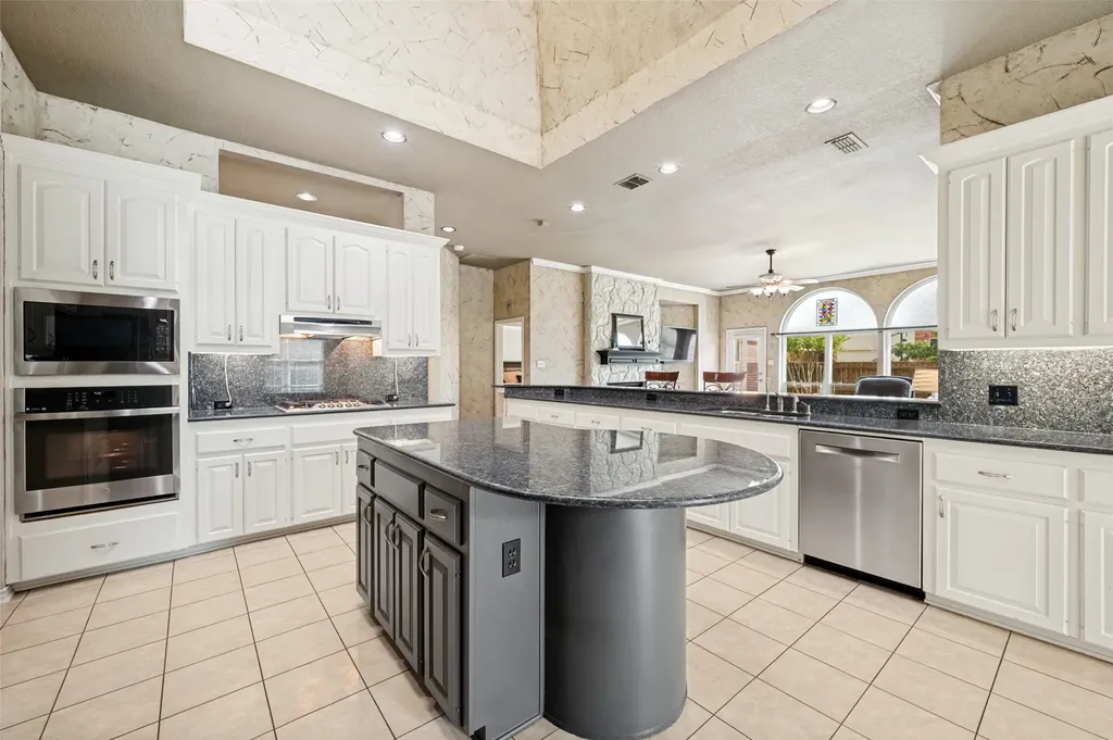 2119 Shumard Oak Lane Irving TX 75063