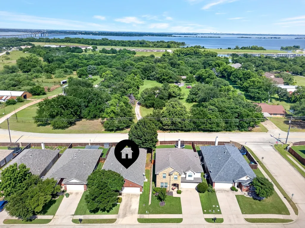 624 Montgomery Drive Lake Dallas TX 75065