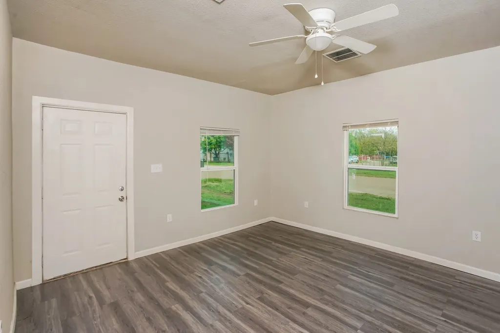2402 Summer Avenue Waco TX 76708