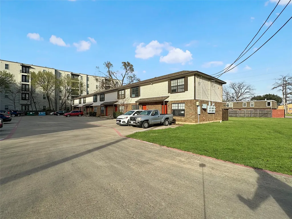 922 Fannin Street Denton TX 76201