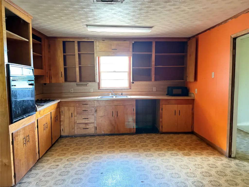 2118 County Road 4110 Pittsburg TX 75686