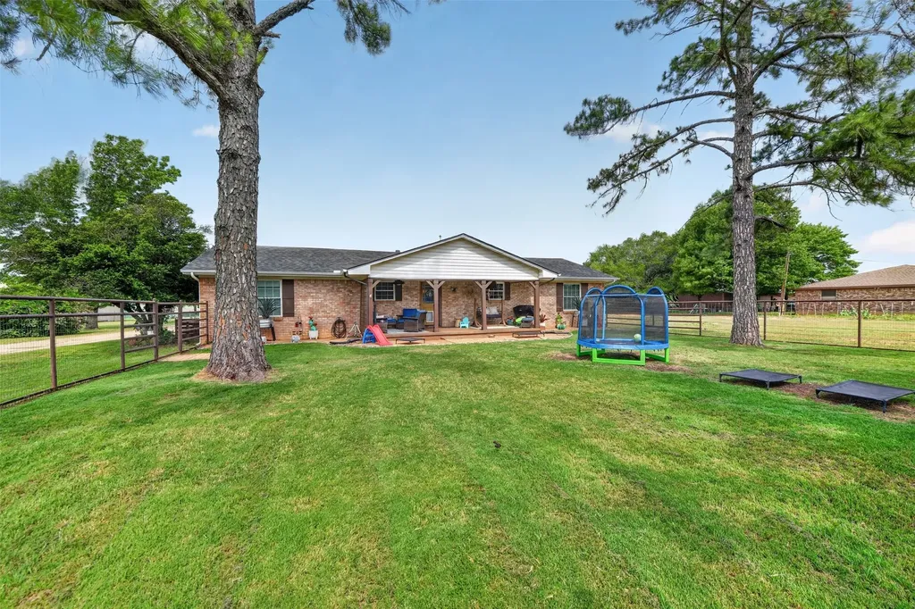 1102 Old Base Road Aurora TX 76078