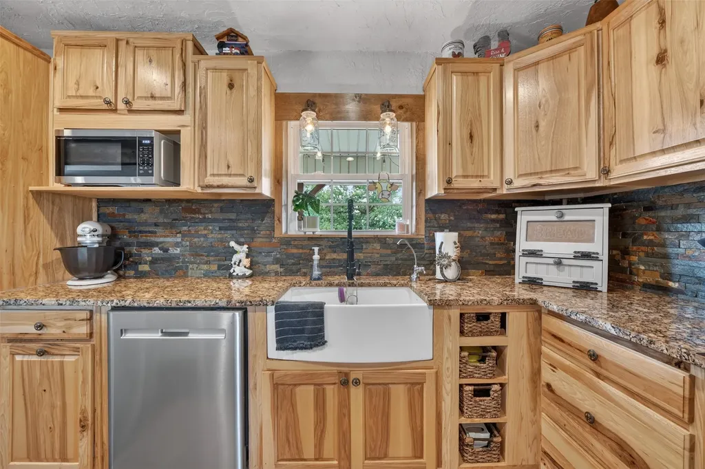 1102 Old Base Road Aurora TX 76078
