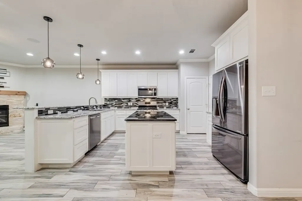 5420 Meandering Road River Oaks TX 76114
